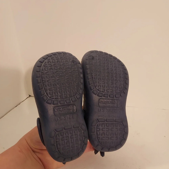 Capelli New York Navy Shark Clogs in Size 7 - Picture 6 of 10